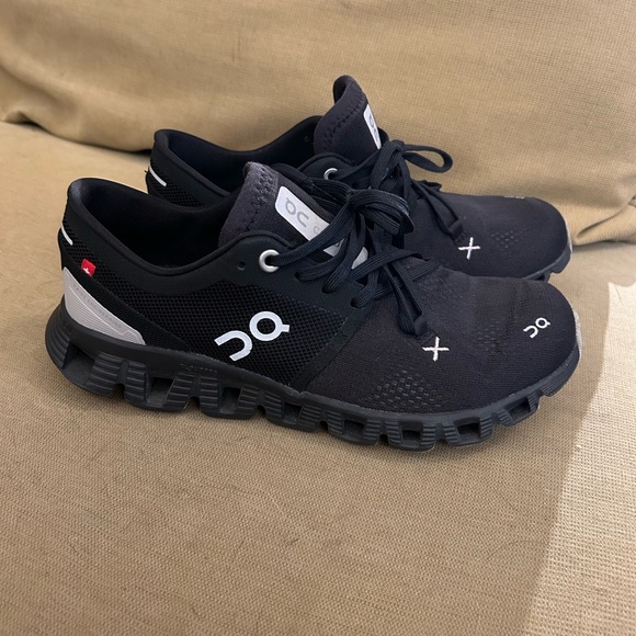 On Cloud X4 Running Black Athletic Sneakers Sz 6.5 - Picture 7 of 7